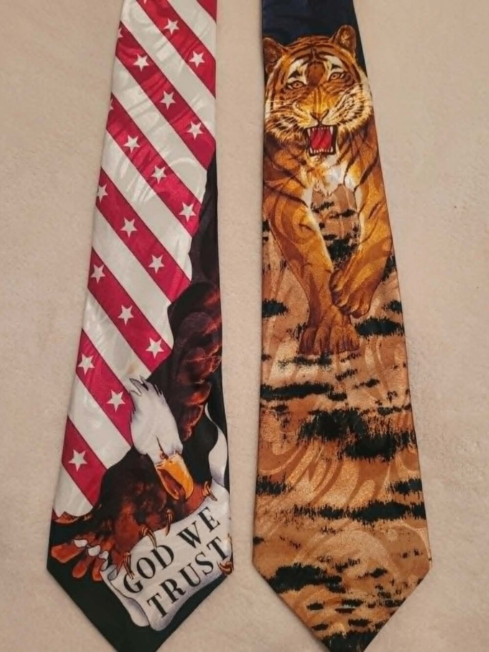 Lot of 2 men's neck ties